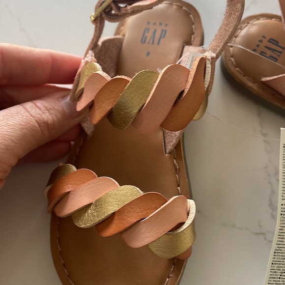 NWT toddler size 9 sandals - Picture 2 of 3